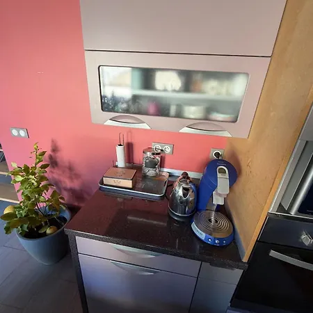 Cosy Avec Terrasse Tropezienne Апартаменты *