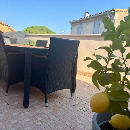 Апартаменты Cosy Avec Terrasse Tropezienne Alignan-du-Vent